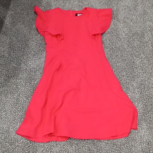 DKNY Ruffled Cap Flutter Sleeve Dress Seamed Fit & Flare Color Melon Size 8P NWT - Picture 2 of 2